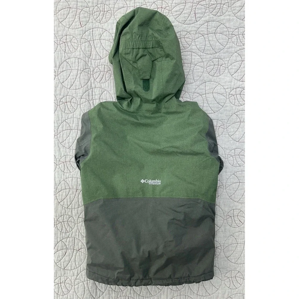 Columbia Titanium Omni Tech Kids Winter‎ Ski Coat / Boys Small 8